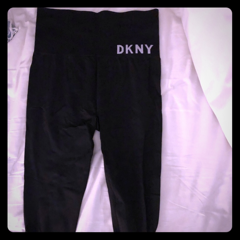 Black workout pants, 3/4 length DKNY size small